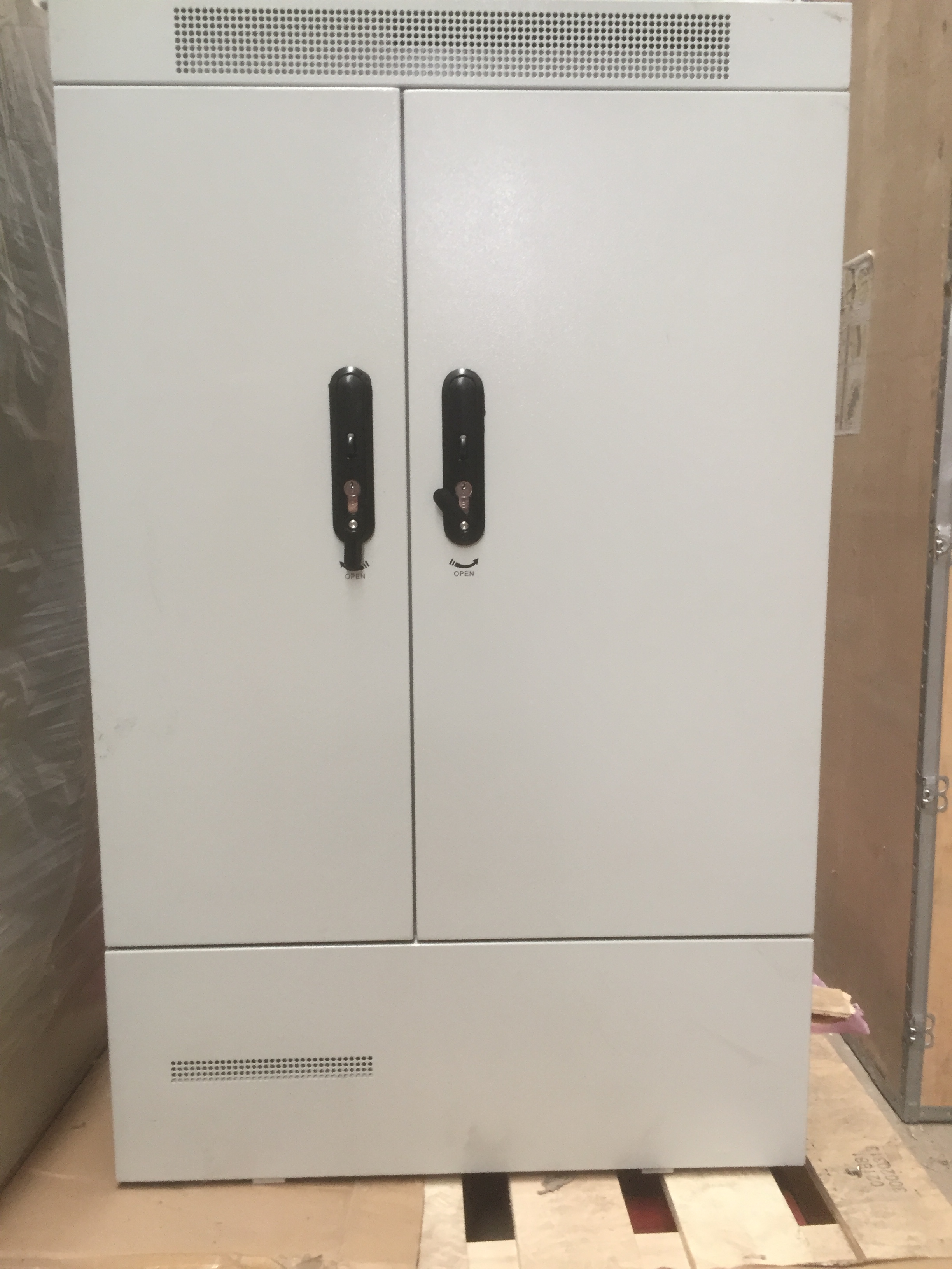 EMERSON SmartAX F01S200 outdoor transmission power cabinet